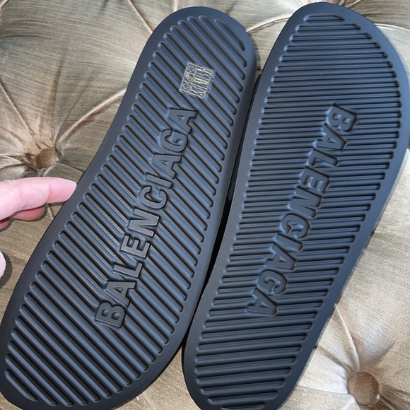 New BALENCIAGA slides (authentic) - Picture 3 of 9